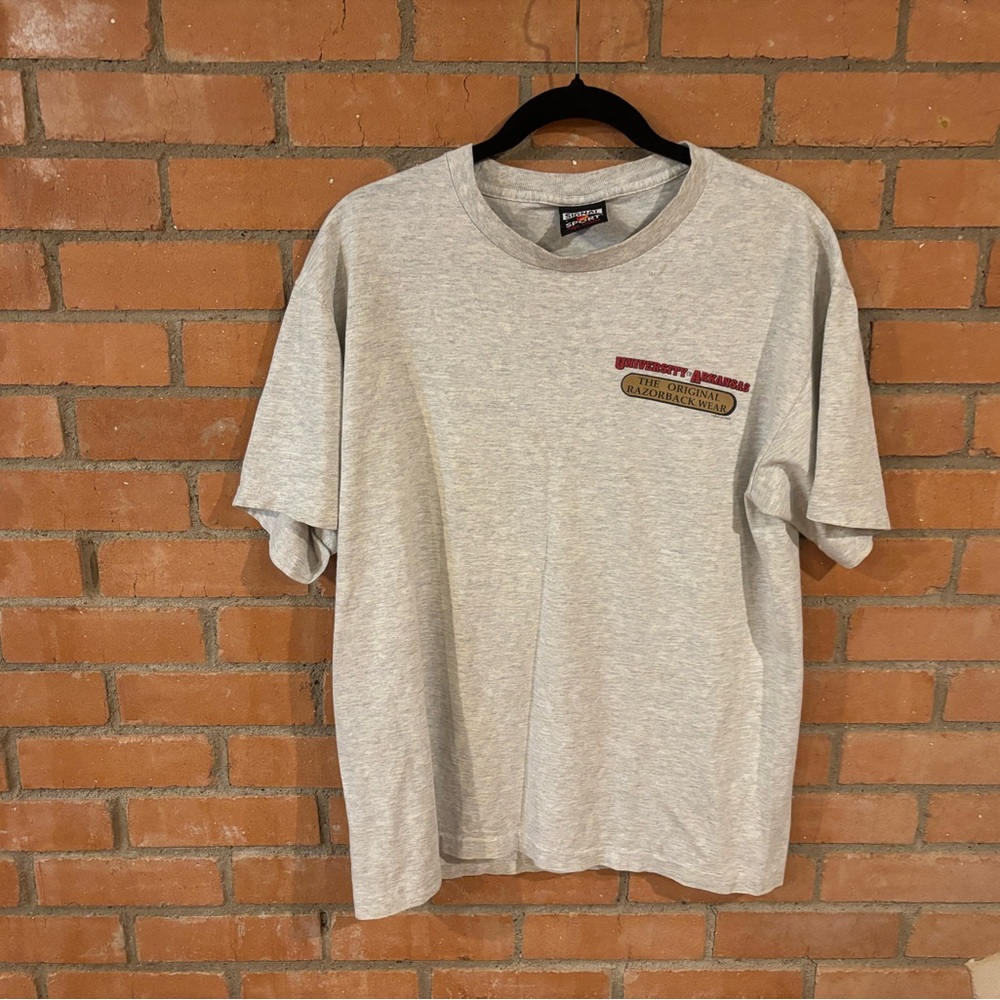90’S SIGNAL SPORTS official University of Arkansas Razorbacks short sleeve shirt